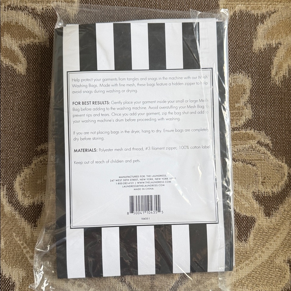 New! The Laundress Mesh Bag Bundle, Mesh Laundry Bags, One Large One Small - Picture 3 of 3